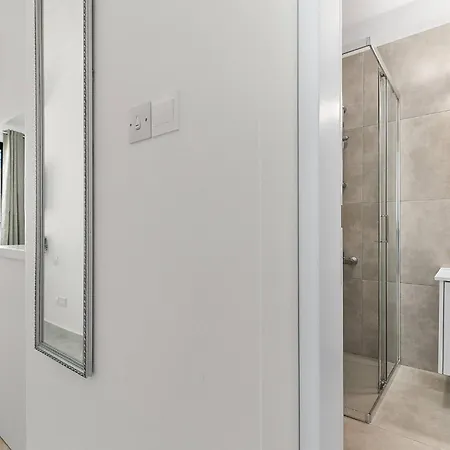 New Olive Nest + Sauna & Pool Apartman