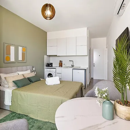 New Olive Nest + Sauna & Pool Apartman